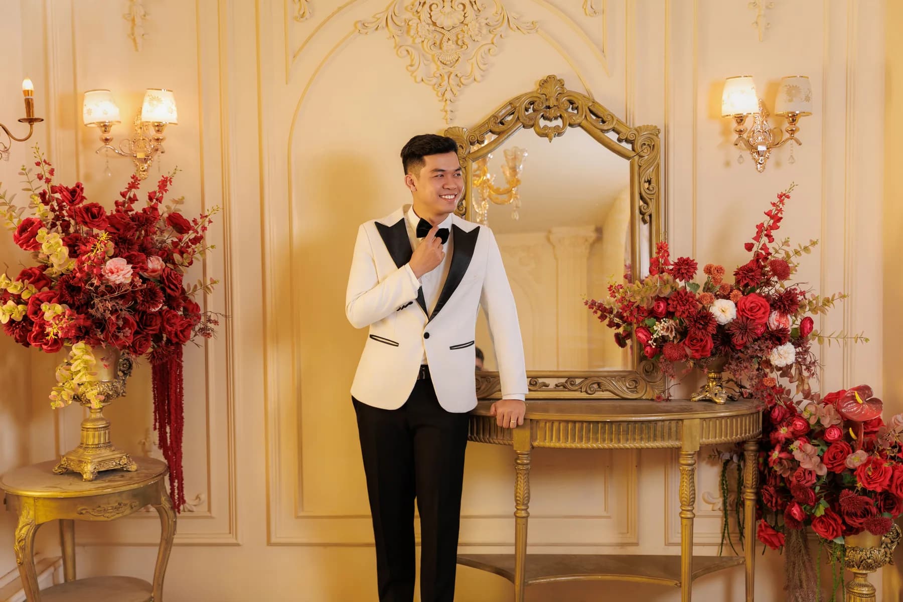 Chú rể lưu lại kỷ niệm trong không gian cổ điển