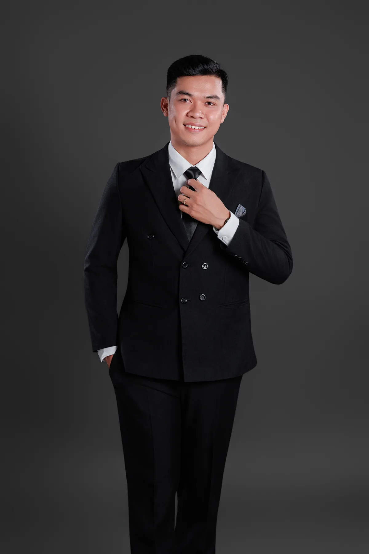Chân dung chú rể Nguyễn Thanh Nhã